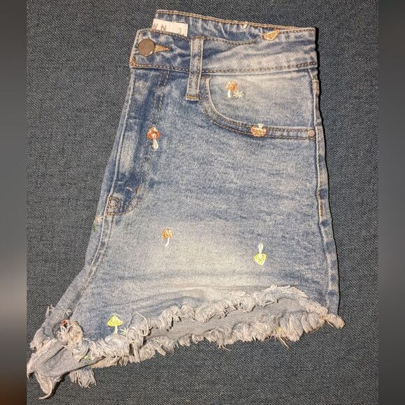 Tinsel Town light blue jean cut off shorts, size 3 - Picture 3 of 5